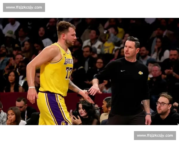 湖人对决爵士西部焦点之战群星碰撞胜负悬念拉满季后赛席位争夺