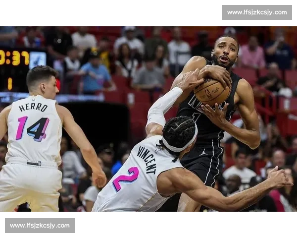 活塞对决热火青春碰撞老牌强队攻防博弈之夜东部焦点胜负悬念走向